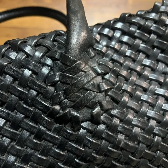 Italian leather woven style black bag size small used & in great conditions - Picture 11 of 11